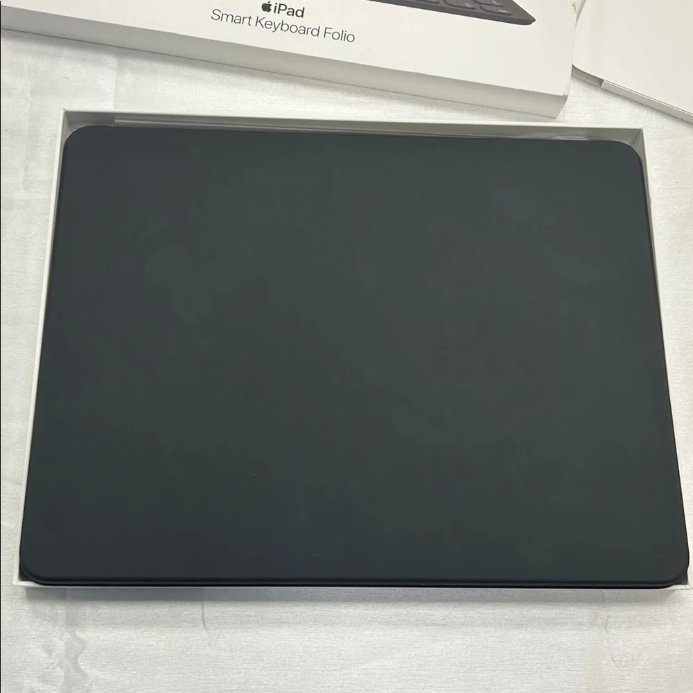 Apple iPad Keyboard Folio in Dark Gray